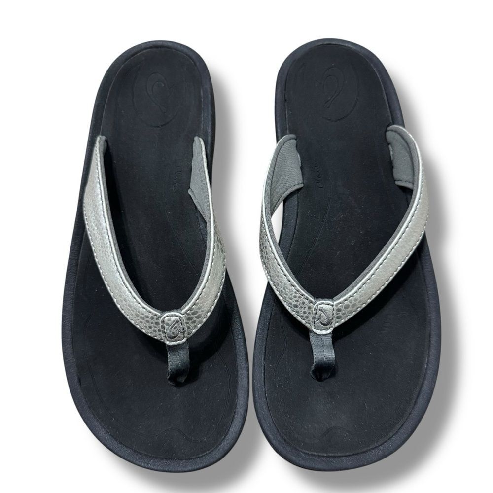 OluKai Kulapa Kai Women’s Flip Flops Silver Black Size W7 Comfort Sandals